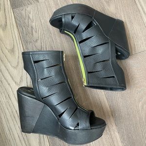 Faryl Robin Platform Gladiator shoe Black sz9.5 Anthropologie